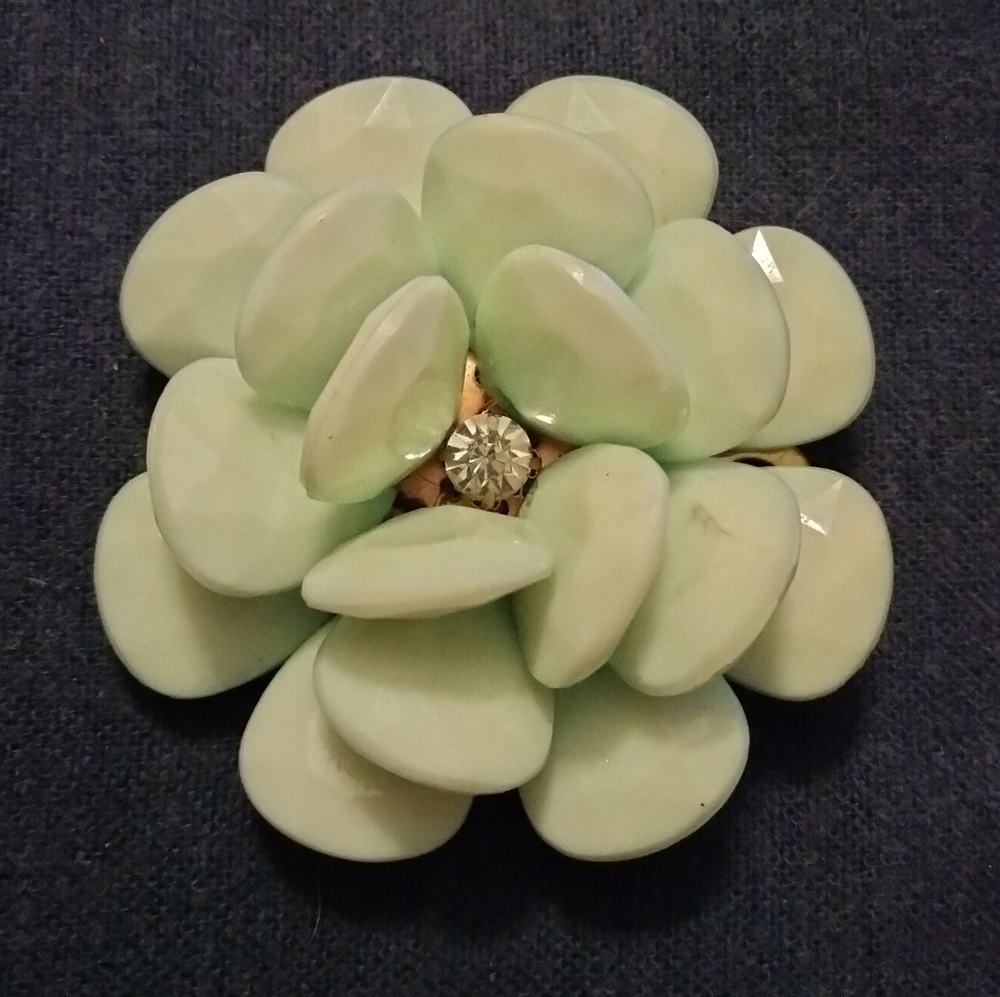 3 for💲25🌟blue plastic Camellia flower for necklace or bracelet crystal center